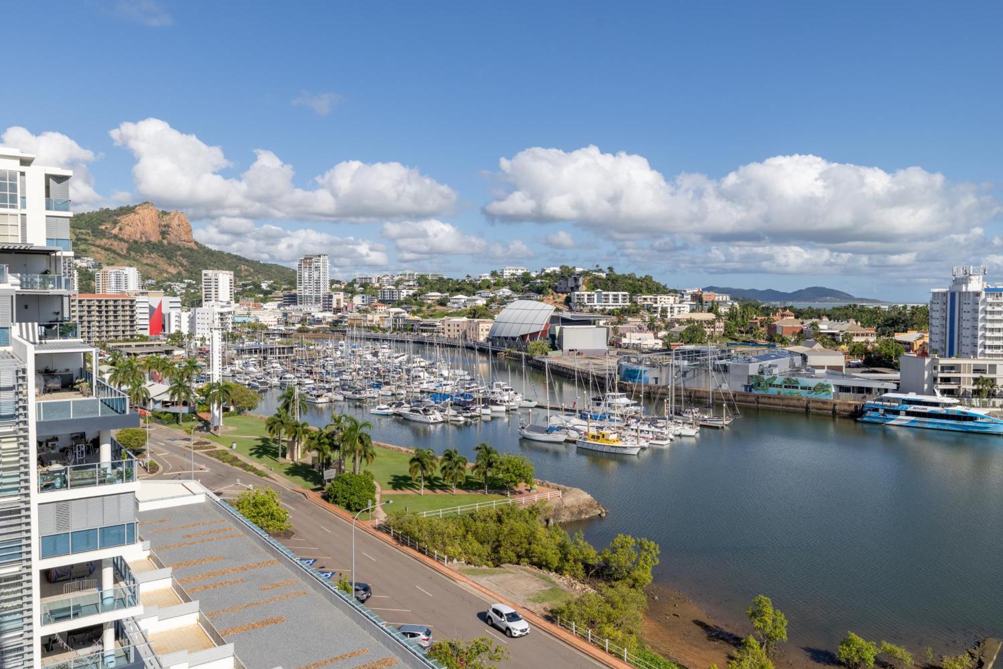 Oaks Townsville Metropole Hotel Exterior foto