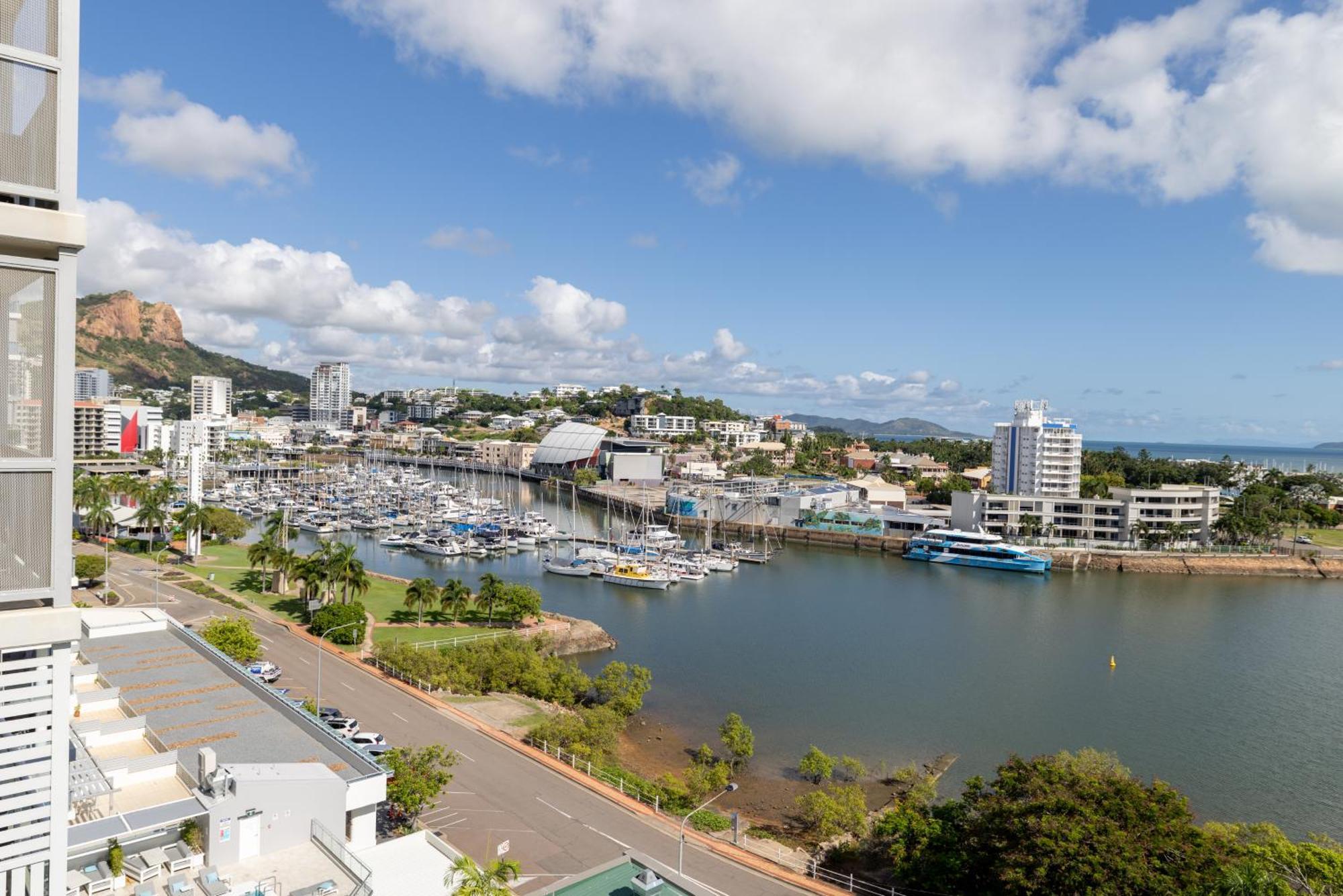 Oaks Townsville Metropole Hotel Exterior foto