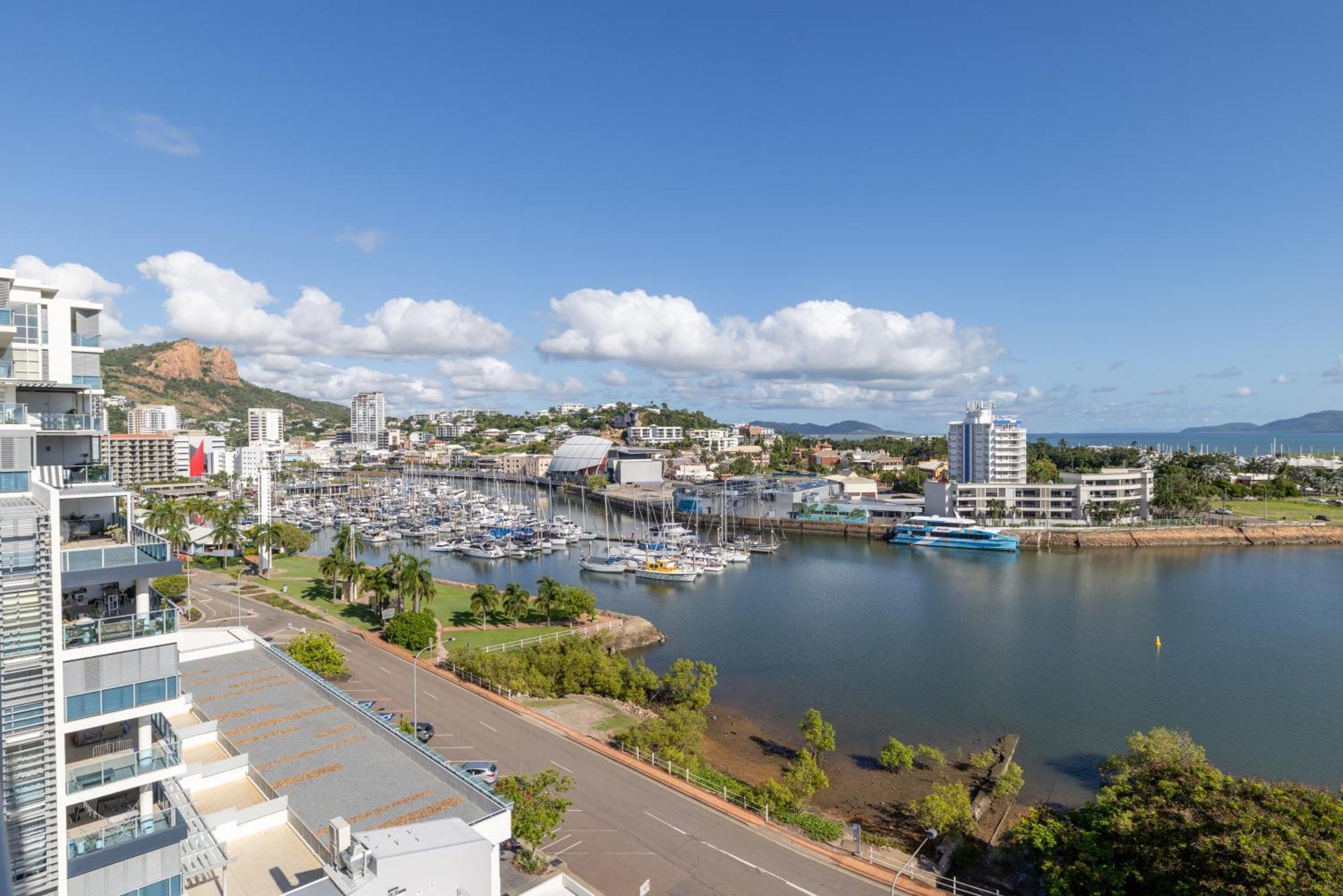 Oaks Townsville Metropole Hotel Exterior foto