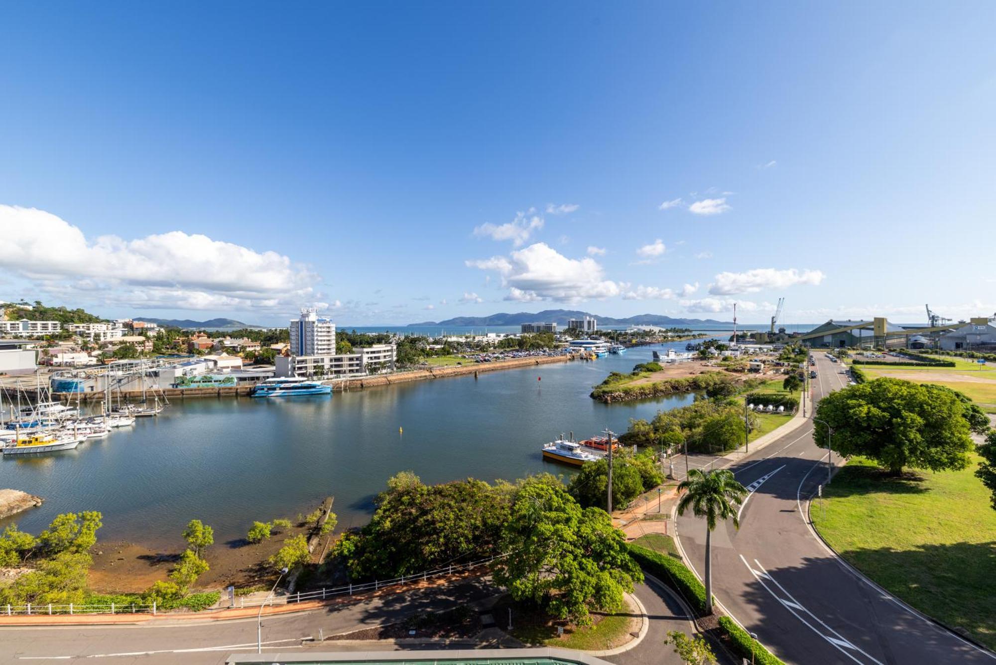 Oaks Townsville Metropole Hotel Exterior foto