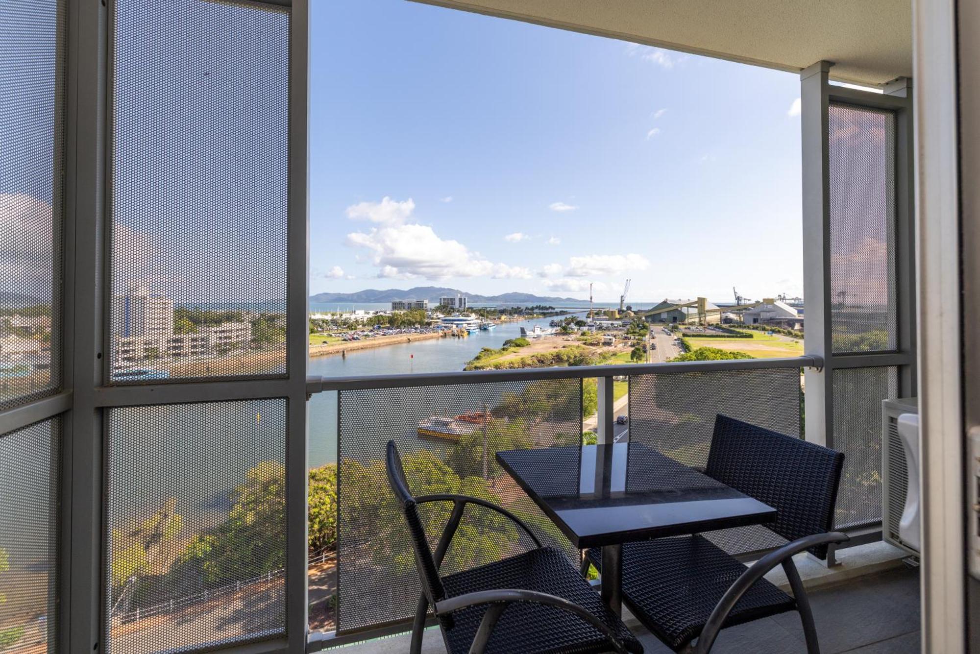 Oaks Townsville Metropole Hotel Exterior foto