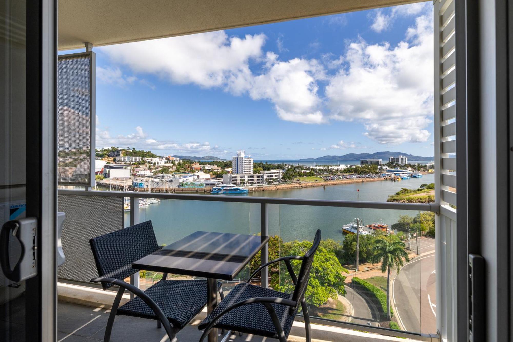 Oaks Townsville Metropole Hotel Exterior foto