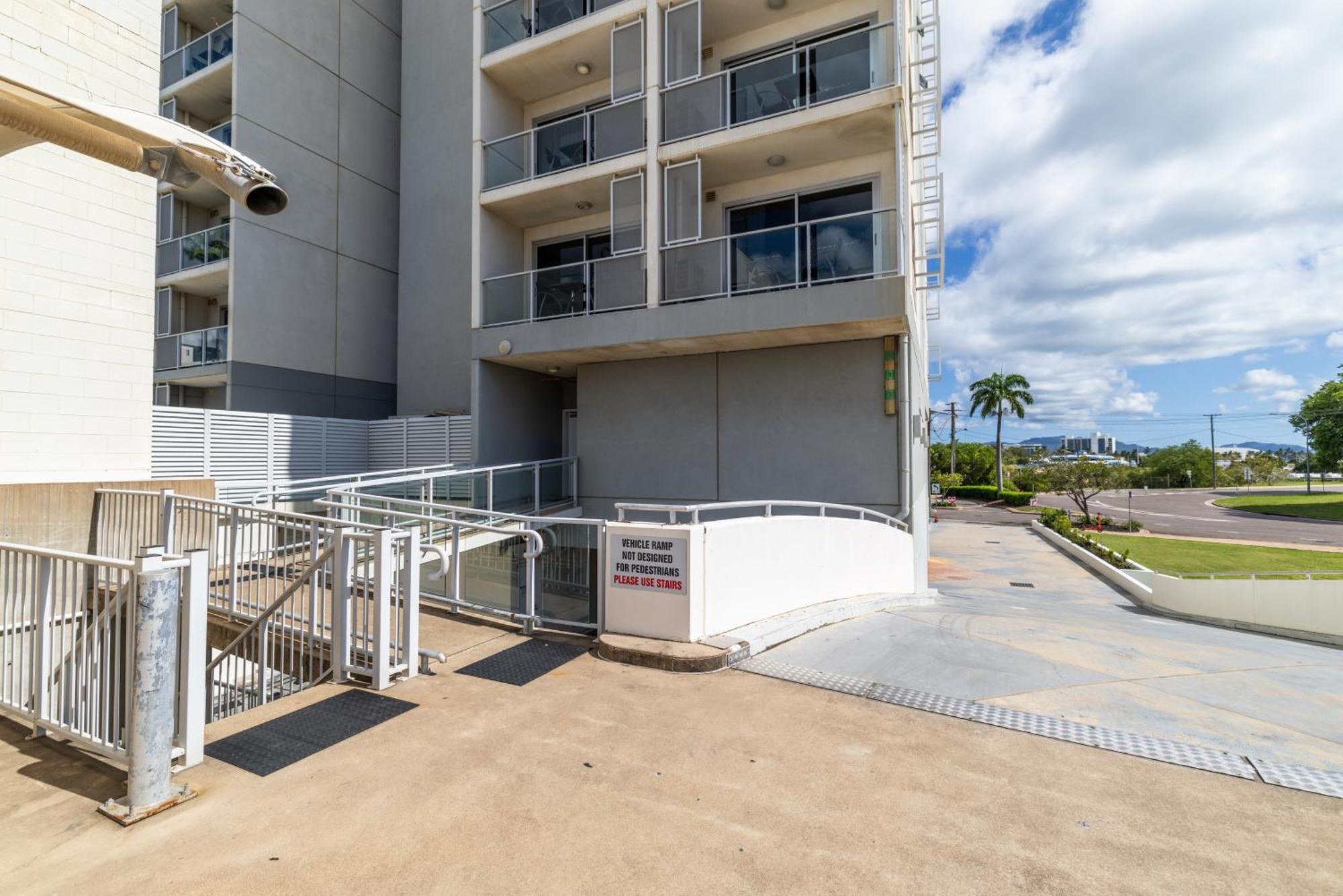 Oaks Townsville Metropole Hotel Exterior foto