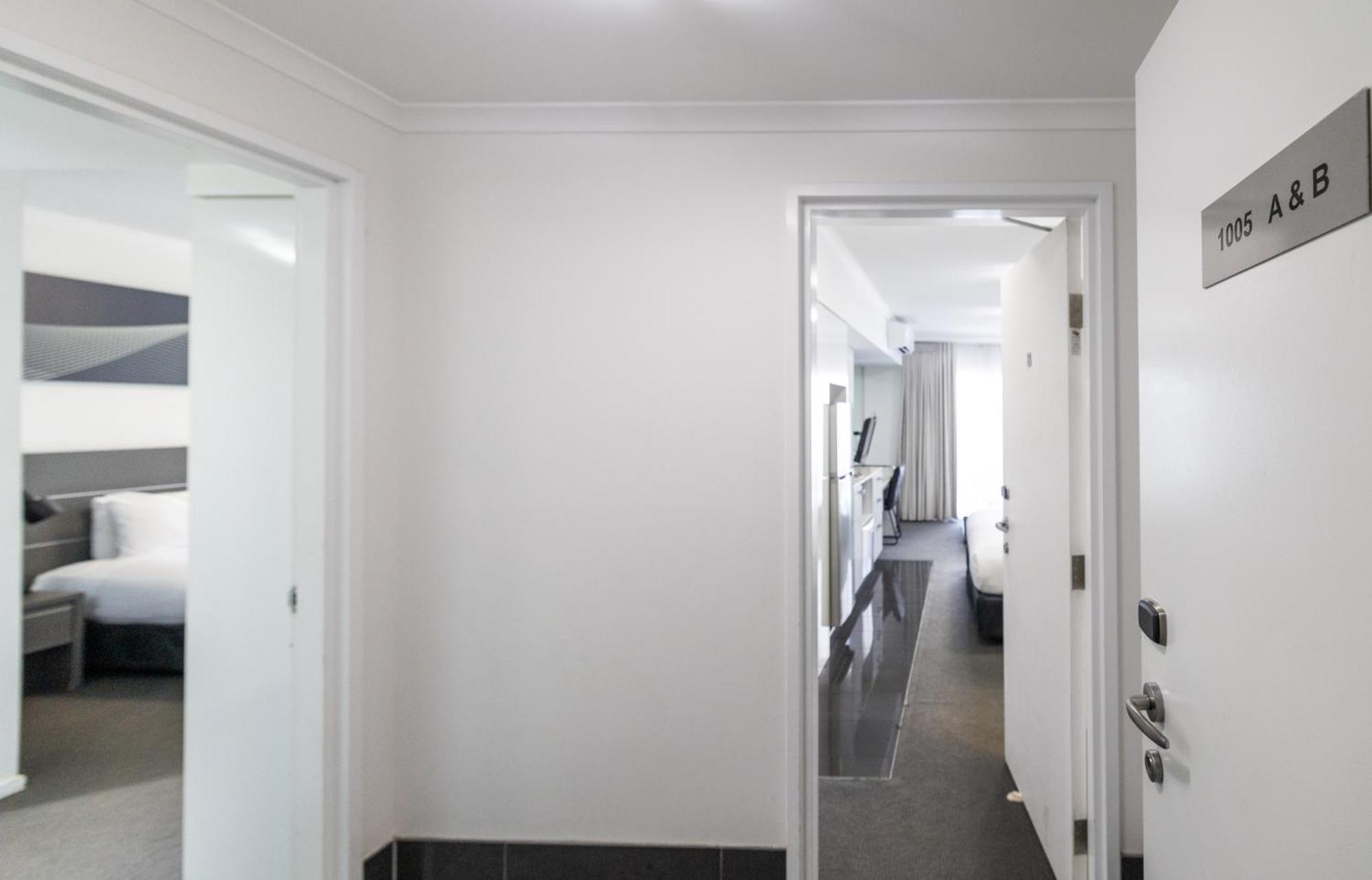 Oaks Townsville Metropole Hotel Exterior foto